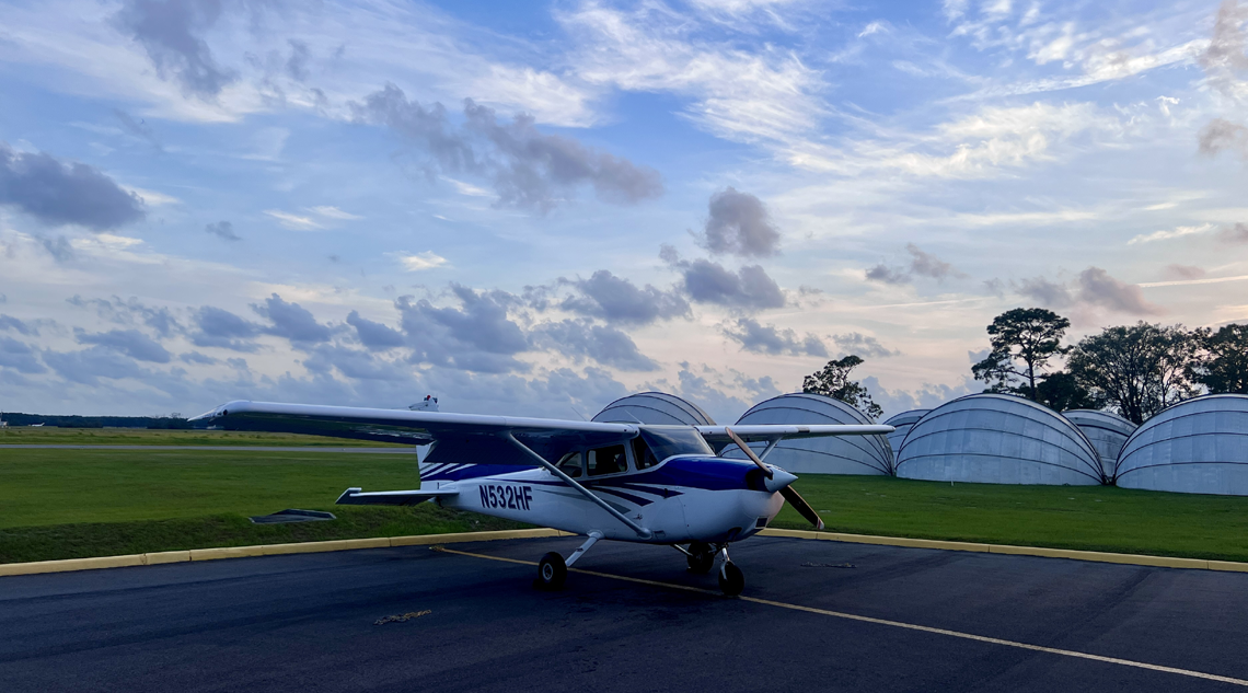 Commercial Aircraft Landing
